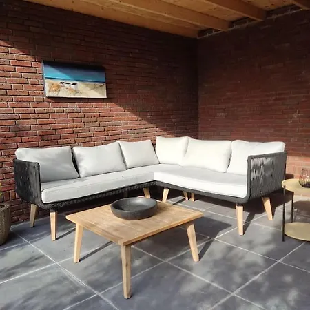 Cornfield Apartment